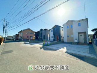 【前面道路含む現地写真】 | LiveleGarden.S第5下野小金井　1号棟 | 前面道路は広々としてます！運転が苦手な方でもお車の出し入れ簡単で安心です☆

