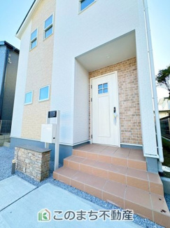 【玄関】 | LiveleGarden.S第5下野小金井　1号棟 | 玄関周りは家の顔！スタイリッシュな玄関が特徴です！
