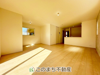 【居間・リビング】 | LiveleGarden.S第5下野小金井　1号棟 | 時間のゆとりと空間、暖かな陽光がもたらす光と風を独占してください。新しい暮らしが始まります。
