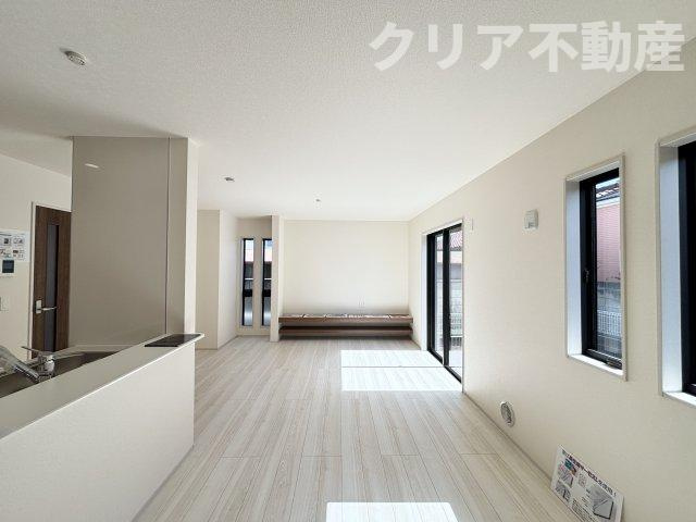 【居間・リビング】 | 高崎市新町第24　新築1号棟　駐車4台可♪