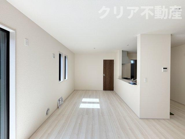 【居間・リビング】 | 高崎市新町第24　新築1号棟　駐車4台可♪