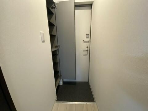 ジーメゾン大宮日進イーストの玄関