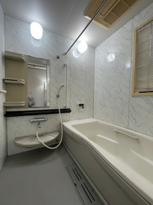 【浴室】 | 神領１丁目 | 一日の疲れを癒すバスルームは、心地よいリラックスを叶える清潔感溢れる美しい空間です。