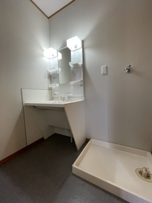 【独立洗面台】 | 神領１丁目 | 清潔感ある洗面台は、身だしなみチェックや肌のお手入れに最適です。