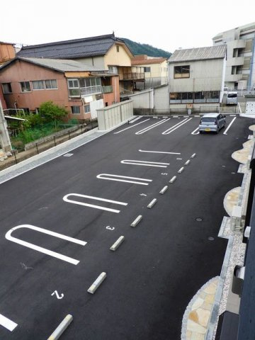 カーサ　ルーナの駐車場