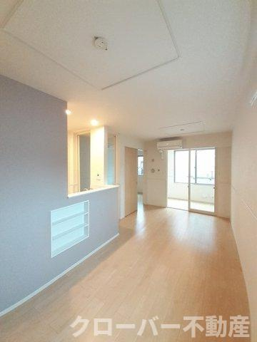 サン　ルミエール３の居間・リビング