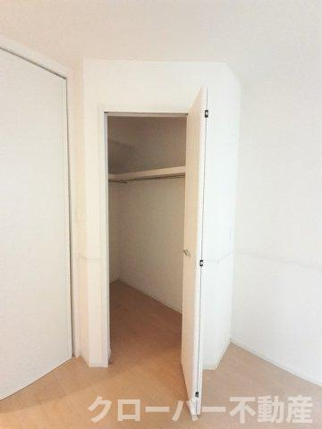 サン　ルミエール３の収納