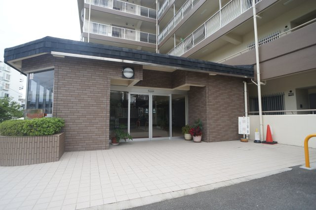 学園前ガーデンハイツのエントランス