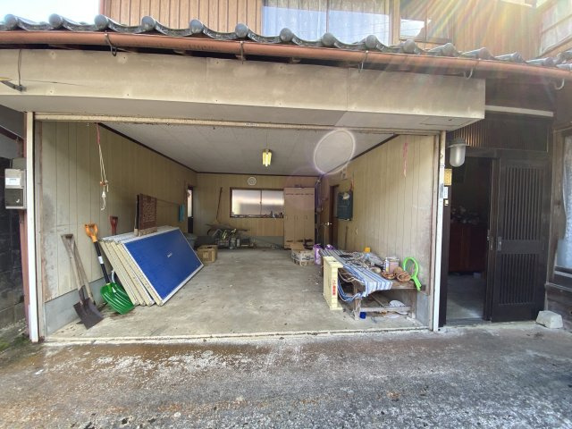 丹波市青垣町大稗の中古一戸建の駐車場