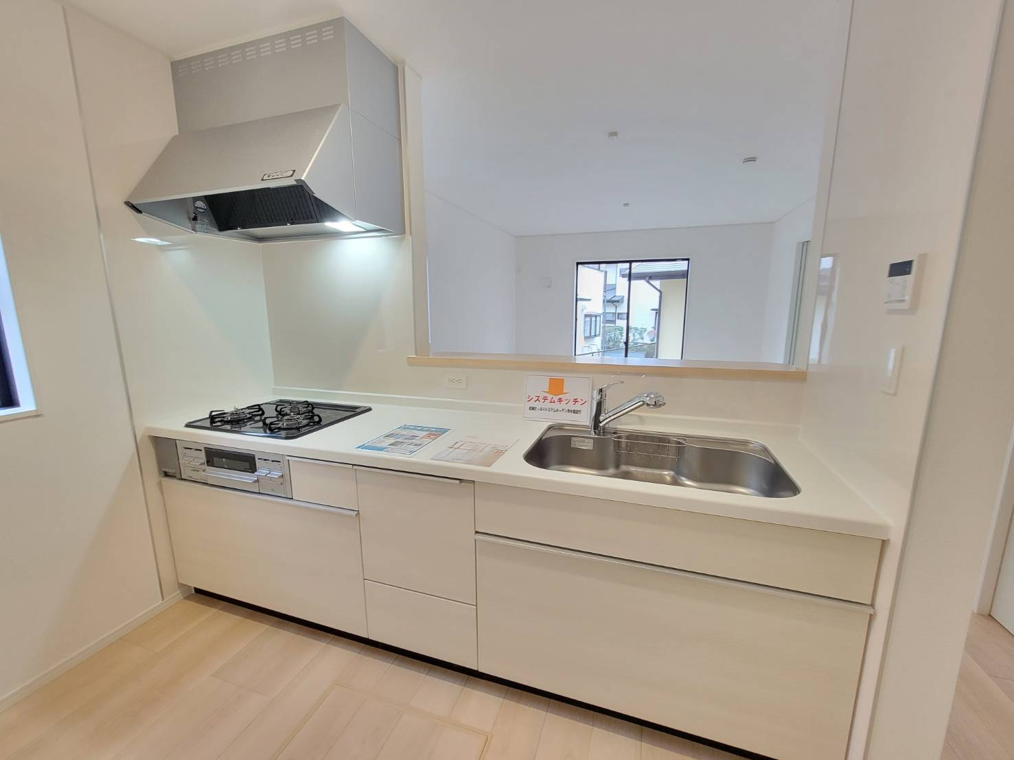 【Cradle garden】宇都宮市中岡本町 第10のキッチン|〇1号棟 1Fキッチン〇
対面式システムキッチンは、料理をしながら会話も楽しめます。家族とのつながりを感じられる心地よい空間になります。
※2026年2月撮影
