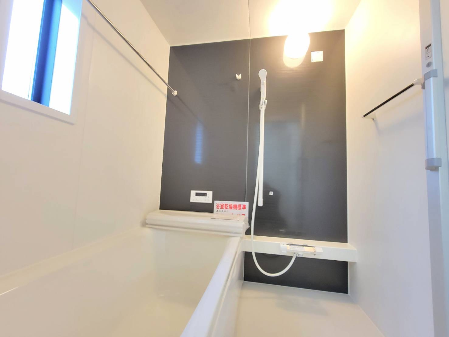 【Cradle garden】宇都宮市中岡本町 第10の浴室|〇1号棟〇
ゆったり空間のバスルーム。毎日のバスタイムがちょっと特別に。浴室乾燥機付きで防カビ効果もあります。
※2026年2月撮影