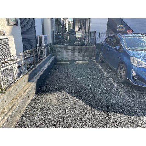 ファミーユドミ駐車場の内装