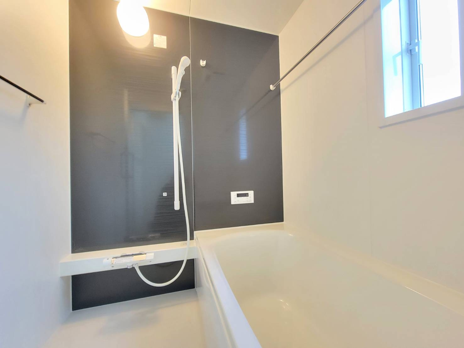 【Cradle garden】宇都宮市中岡本町 第10の浴室|〇2号棟 浴室〇
ゆったり広々とした浴室。浴室乾燥機付きで雨の日も洗濯物が気持ちよく乾きます。
※2026年2月撮影