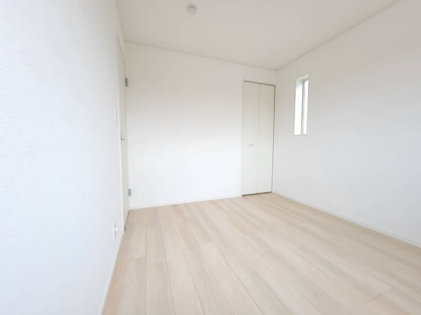 【Cradle garden】宇都宮市中岡本町 第10の洋室|〇2号棟　2F洋室5.2帖〇
お子さんの一人部屋に最適な居室です。
勉強机やベッドを置いても十分な広さです☆
※2026年2月撮影