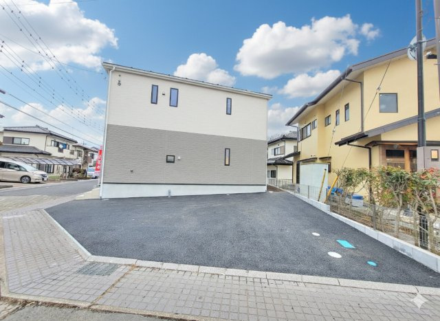 【Cradle garden】宇都宮市中岡本町 第10の前面道路含む現地写真|〇1号棟　駐車スペース〇
岡本西小学校徒歩１２分、河内中学校徒歩９分♪公園、コンビニ徒歩圏内♪カースペース並列２台駐車可能です！
※2026年2月撮影