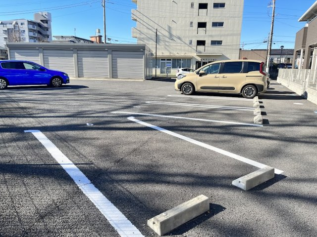 ファミリアつくばの駐車場