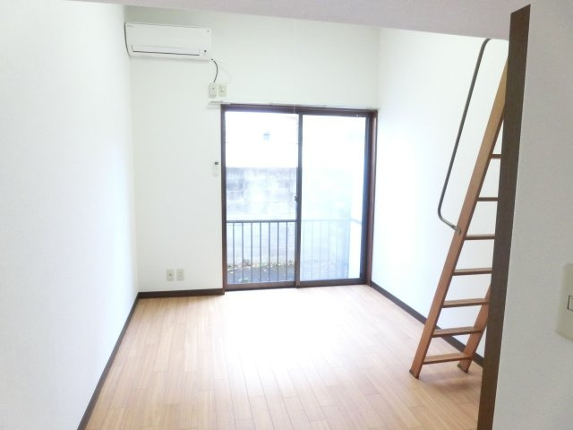 フェアリー一ツ橋の洋室|広さは約6畳です