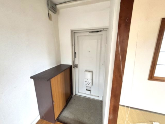 大横マンションの玄関