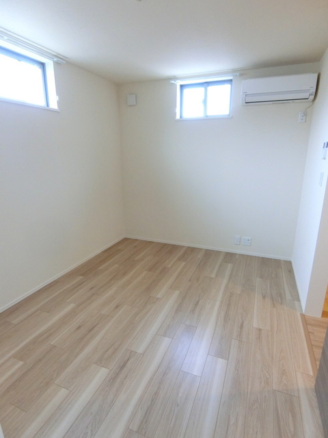 へーベルメゾン元町の居間・リビング|★洋室６帖★