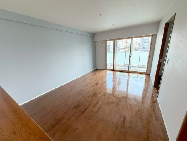 ローレルコート西大寺南町のエントランス