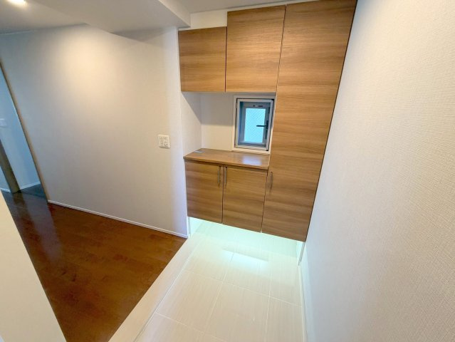 ローレルコート西大寺南町の駐車場