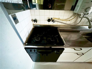 多数の調理器具を同時に使用でき、料理の効率化が可能。省エネで節約になり、様々な料理スタイルに適応できます。また、火力調整が独立しており、手入れや掃除もしやすく、今よりもっとお料理が楽しくなるかも。