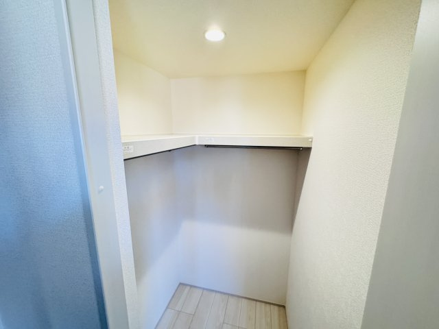 柏市しいの木台４丁目新築戸建【高柳西小学校：6分】の収納|7.125帖寝室・ウォークインクローゼット