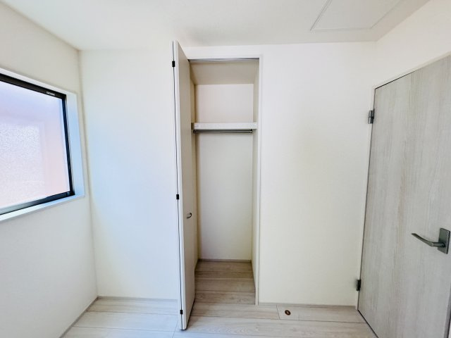 柏市しいの木台４丁目新築戸建【高柳西小学校：6分】の収納|6帖洋室収納