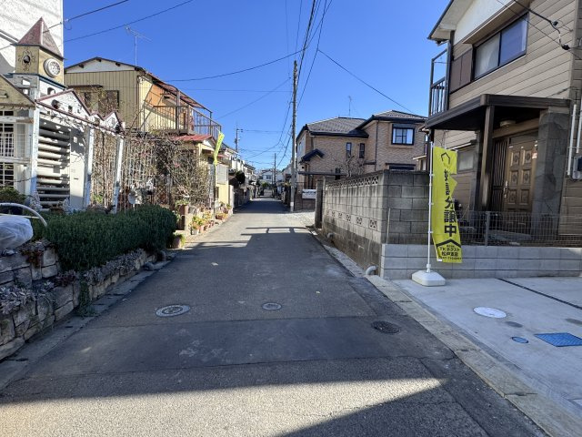 柏市しいの木台４丁目新築戸建【高柳西小学校：6分】の前面道路含む現地写真|北側前面道路