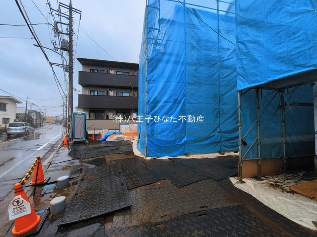 『八王子市新築戸建て』八王子市北野町537-6【仲介手数料無料】　６期の前面道路含む現地写真|～仲介手数料無料☆八王子ひなた不動産～八王子市北野町　新築戸建て