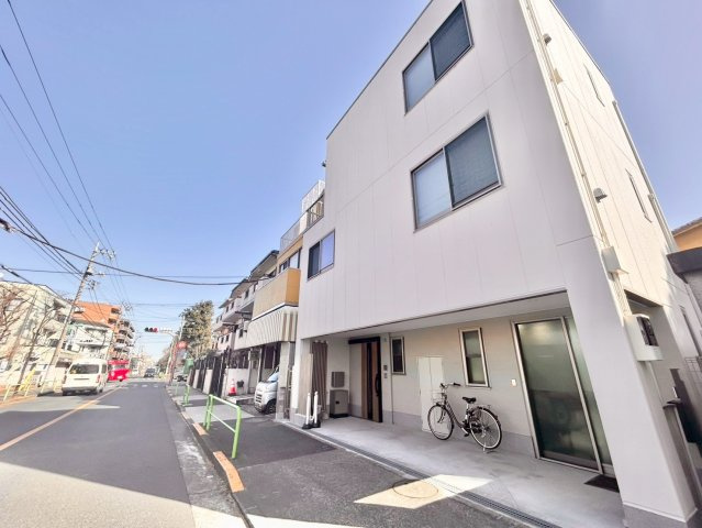 練馬区氷川台1丁目　中古戸建の外観|2025.01.26撮影

現地ご見学希望・資料請求などお気軽にお問い合わせ下さい！
03-5990-5201