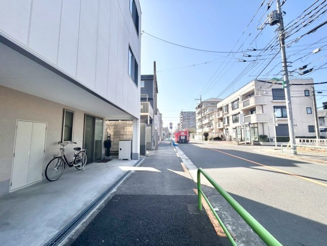練馬区氷川台1丁目　中古戸建の前面道路含む現地写真|2025.01.26撮影

現地ご見学希望・資料請求などお気軽にお問い合わせ下さい！
03-5990-5201