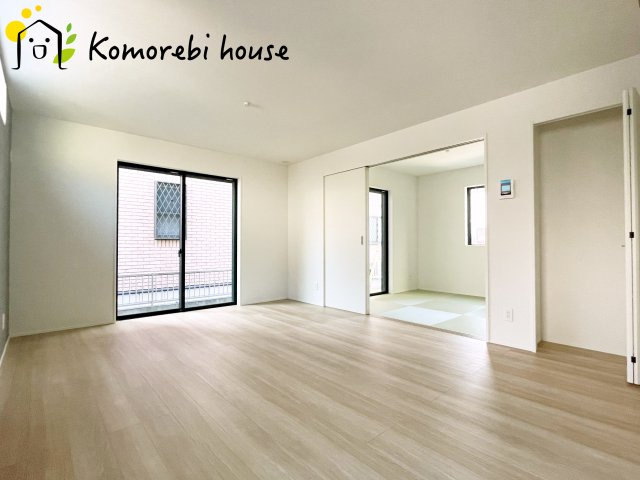 伊奈町小室　10期　新築一戸建て　グラファーレ　01の居間・リビング|居間です