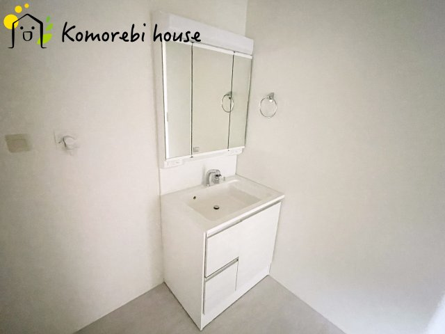 伊奈町小室　10期　新築一戸建て　グラファーレ　01の独立洗面台|朝の身支度には欠かせない独立洗面化粧台