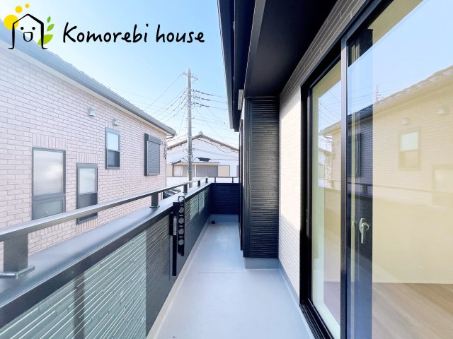 伊奈町小室　10期　新築一戸建て　グラファーレ　01のバルコニー|バルコニー付きです