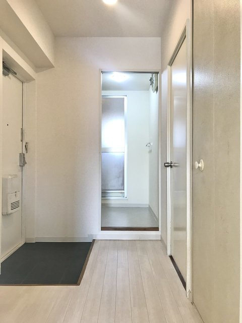 スクエア西部の玄関