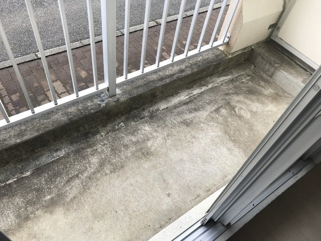 スクエア西部のバルコニー
