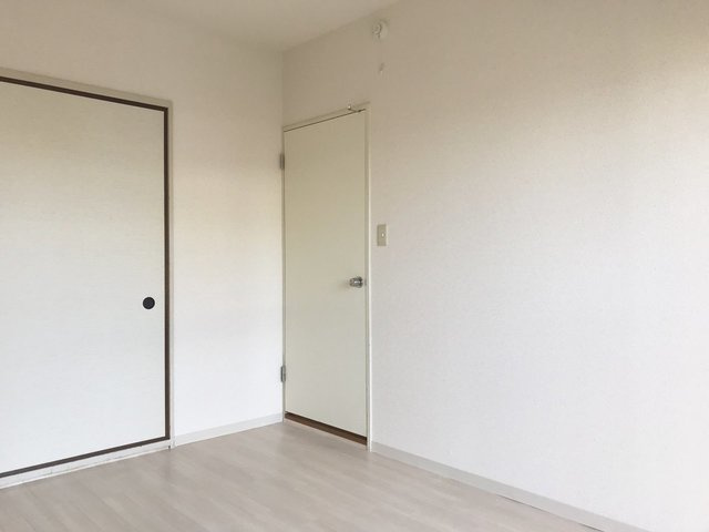 スクエア西部の洋室