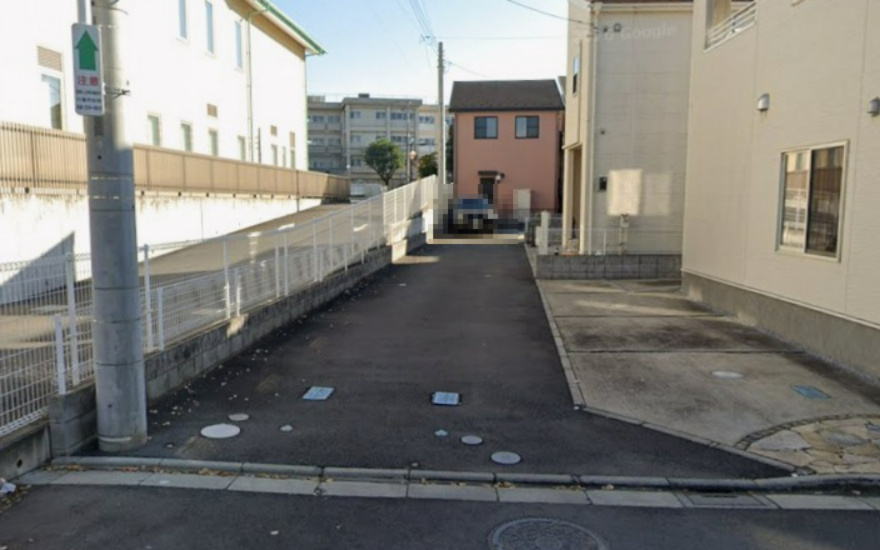 【中古】川越市笠幡中古住宅の前面道路含む現地写真