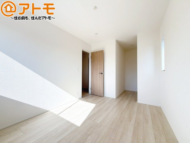 【子供部屋】 | 焼津市下小田中町第1期　新築戸建　7号棟 | 壁と床がシンプルな色合いだからこそ自分だけの空間を作れます♪お部屋作りのイメージは順調でしょうか♪
