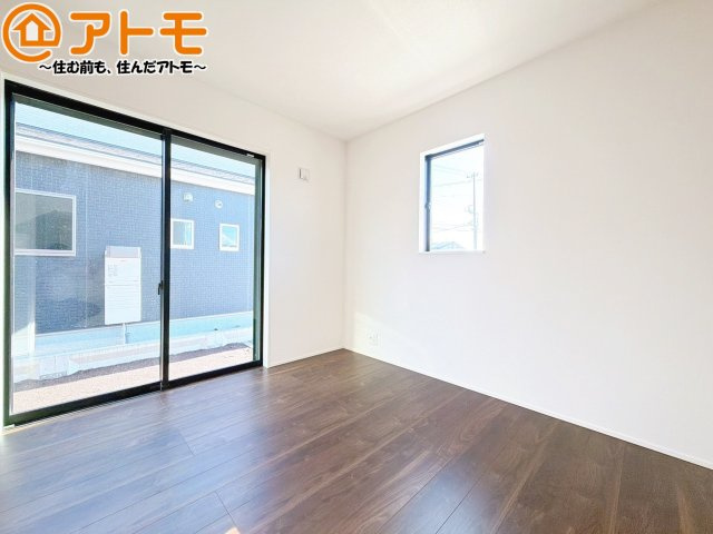 【子供部屋】 | 焼津市下小田中町第1期　新築戸建　8号棟 | 壁と床がシンプルな色合いだからこそ自分だけの空間を作れます♪お部屋作りのイメージは順調でしょうか♪