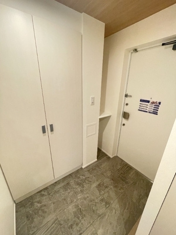 新品家具付きマンション月島12(KaGood東京)の玄関|ゆったりとした玄関です