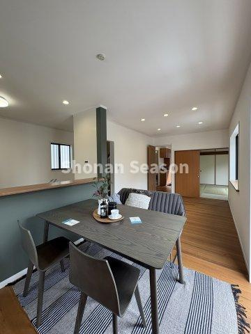 【居間・リビング】 | 気持ち良い新生活がお迎えできる新規リフォーム住宅（R7.12月）　
防蟻処理５年保証付きです♪