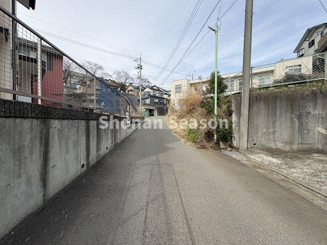 【周辺】 | 小・中学校近く、コンビニ（徒歩３分）暮らしやすさもお墨付きですよ♪