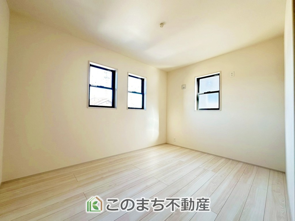 LiveleGarden.S第5下野小金井の洋室|一人ひとりの大切なプライベート空間。ゆとりある広さで、一人の時間をゆったりと過ごせる安らぐお部屋になるはずです。
