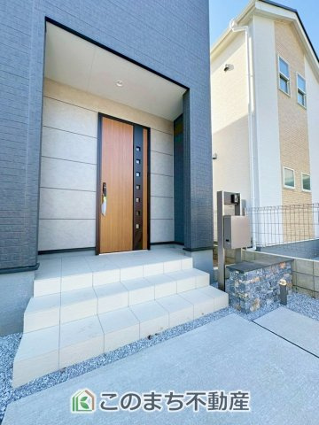 LiveleGarden.S第5下野小金井の玄関|玄関周りは家の顔！スタイリッシュな玄関が特徴です！
