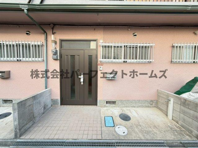 香里園山之手町テラスハウス　賃貸の玄関|シンプルで使いやすい玄関です
