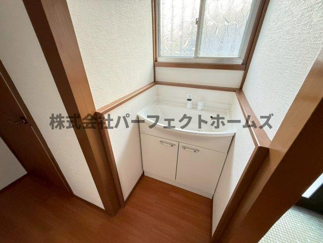 香里園山之手町テラスハウス　賃貸の独立洗面台|使いやすい洗面台です