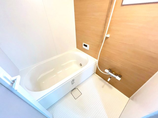 高丸陸フィールドアパートメントの浴室|コンパクトで使いやすいお風呂です