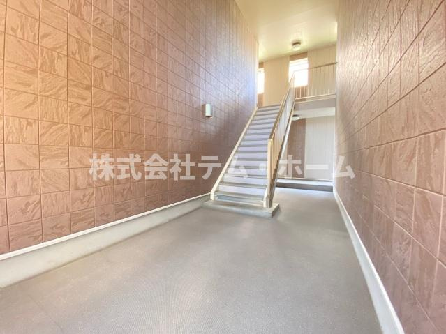 【エントランス】 | フリューゲルせいざん | エントランスです